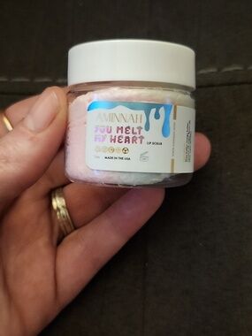 AMINNAH Pink "You Melt My Heart" Lip Scrub